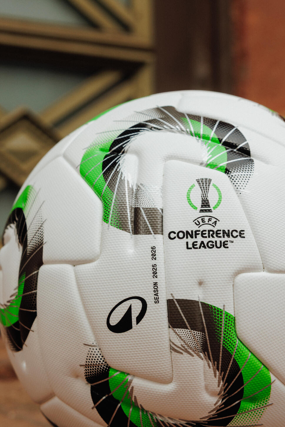 Subscripton Conference League bal|5