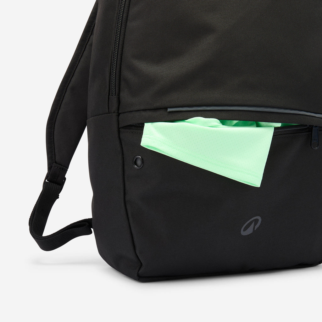 backpack_17L_essential_black